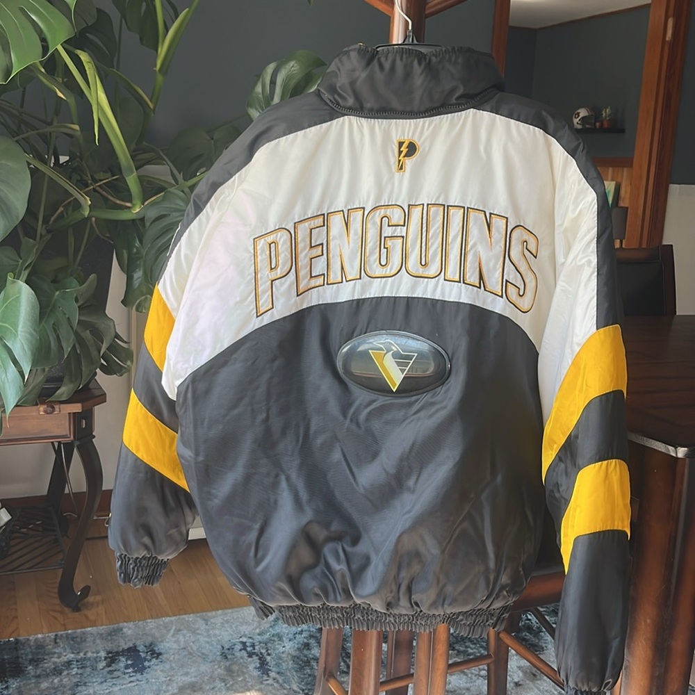 Pro Player Pittsburgh Penguins Vintage Puffer Jacket